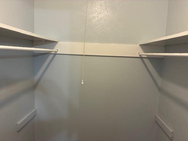 Building Photo - 425 S Oak St