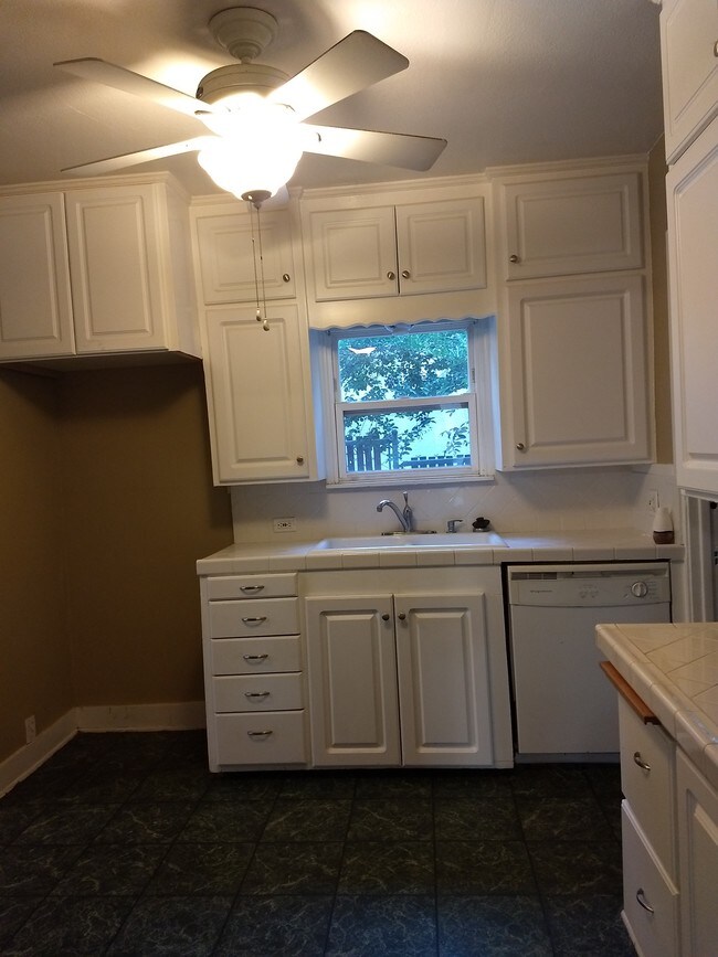 Kitchen - 13644 Earlham Dr