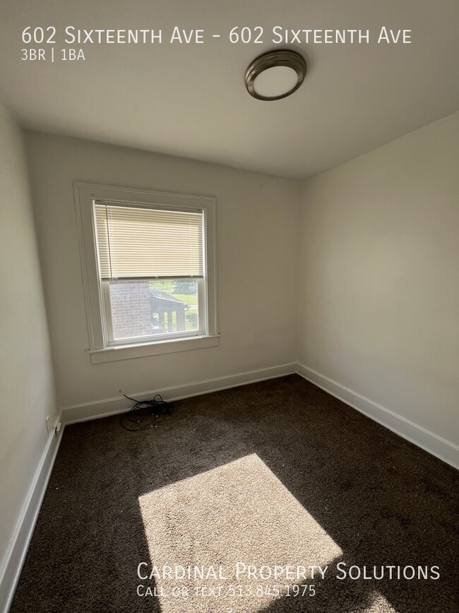 Building Photo - Spacious 3 Bedroom Townhome with 2 Full Ba...