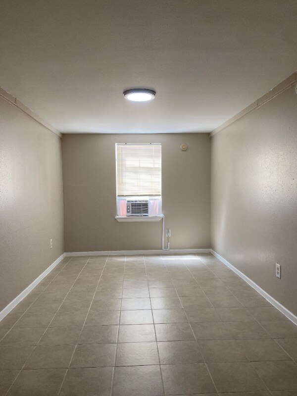 Building Photo - 904 Tulane St