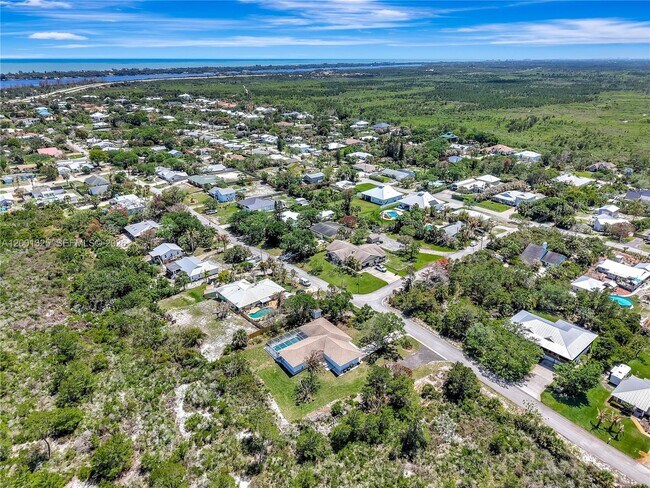 Building Photo - 9125 SE Karin St