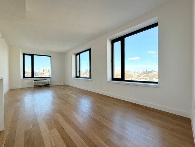 Interior Photo - 409 Eastern Pkwy