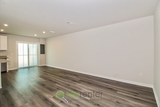 Building Photo - Brand new 3 bedroom 2.5 bathroom townhome in Calabash