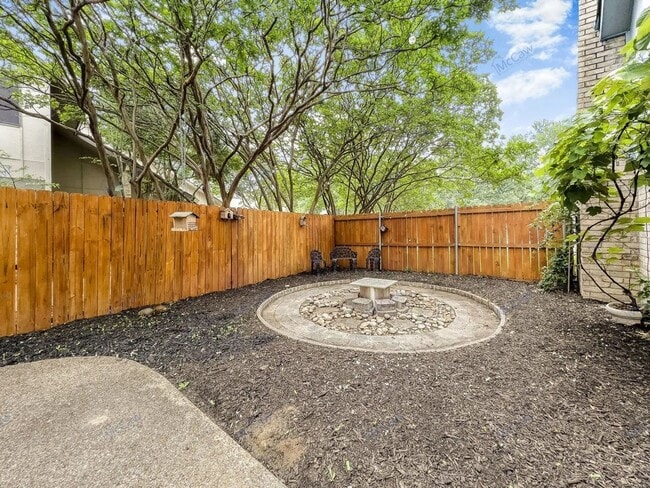 Building Photo - 767 Dove Cir