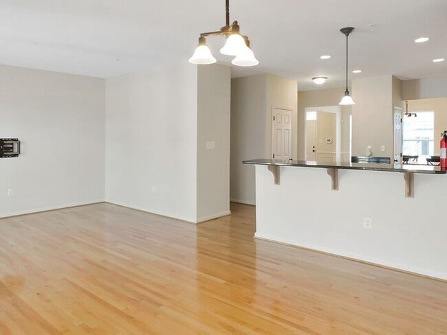 Building Photo - 23363 Marview Ct