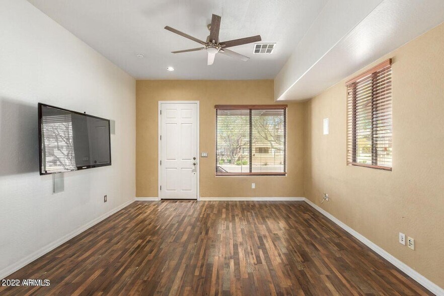 Building Photo - 9551 E Redfield Rd