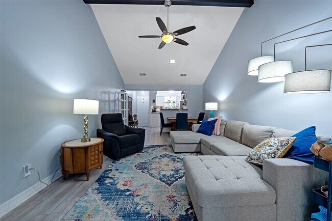 Building Photo - 116 W White Willow Cir