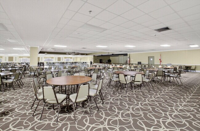 Building Photo - 2035 Ainslie C