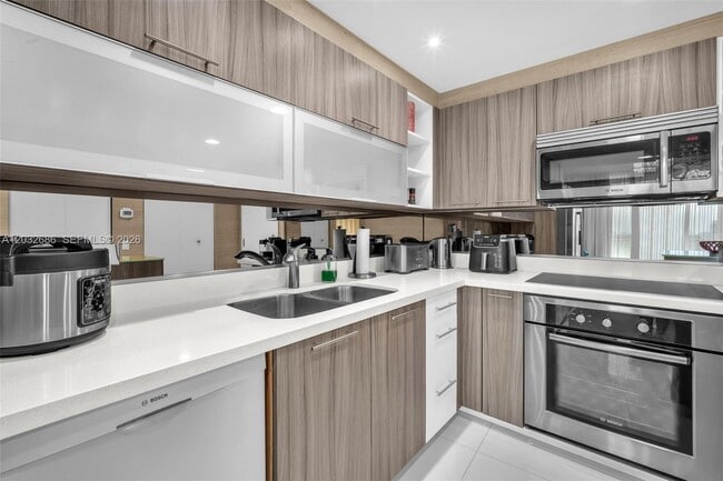 Building Photo - 6700 Indian Creek Dr