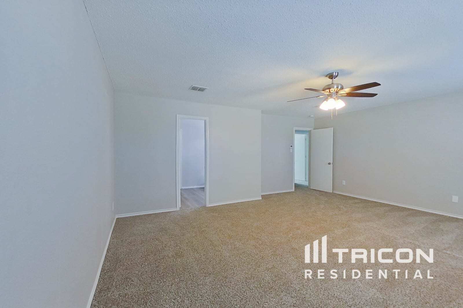 Building Photo - 16616 Jasmine Springs Dr
