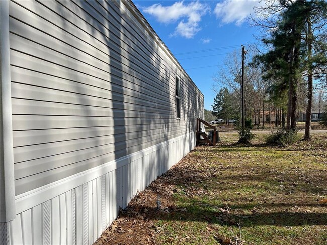 Building Photo - 400 Hidden Oaks Dr