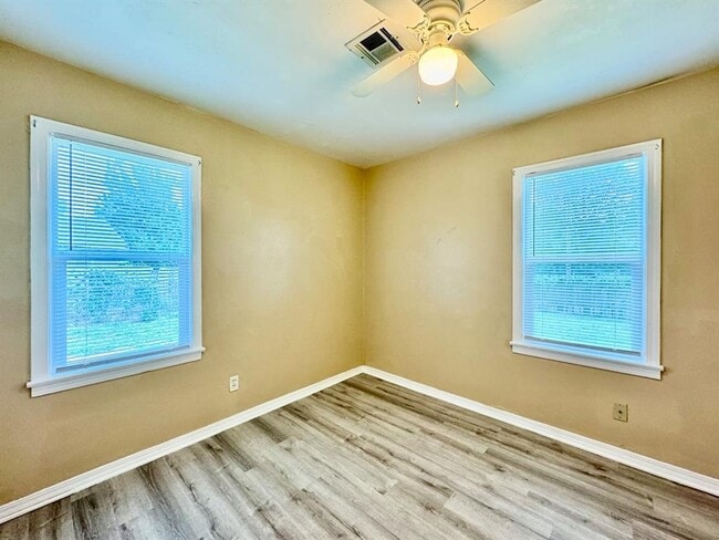 Building Photo - 3222 N Holman Ct