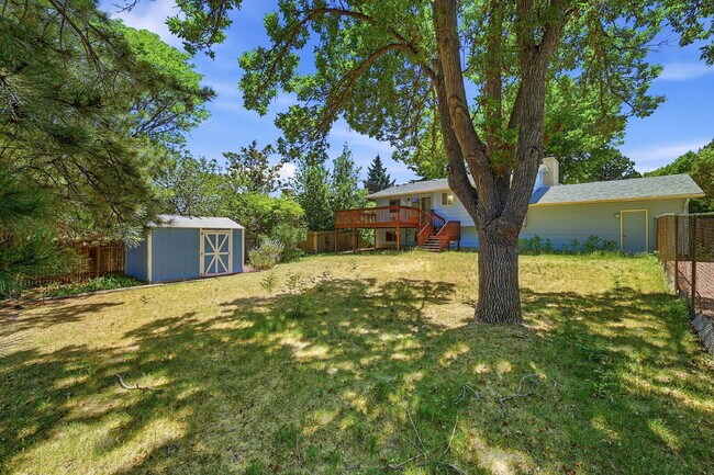 Building Photo - $1,995.95 4-bed, 1.5 bath, located in Colorado Springs with a large back yard