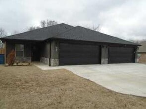 Building Photo - 505 N Collins Ave