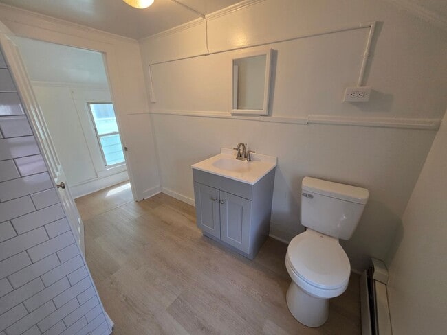 Building Photo - Beautiful Waterside 3 bedroom Single-Family Home - Catskill, NY