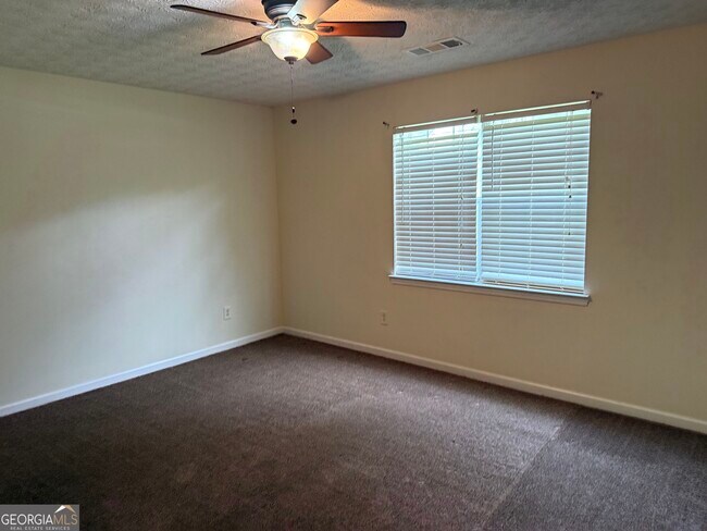 Building Photo - 140 Trinity Dr