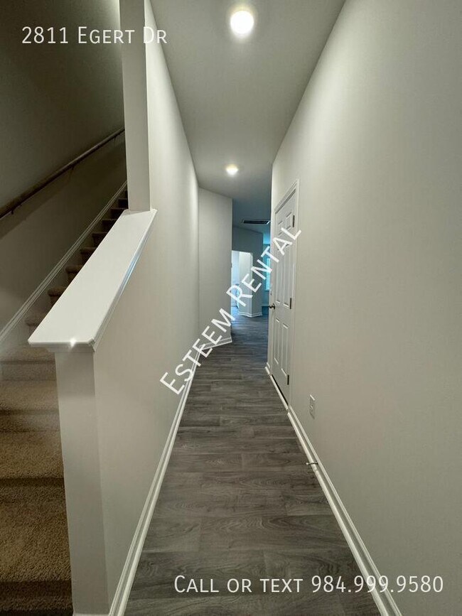 Building Photo - 2811 Egert Dr