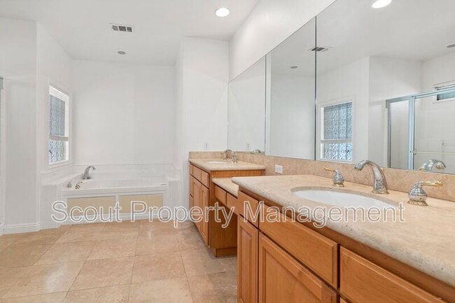 Building Photo - 41829 St Thomas Ct