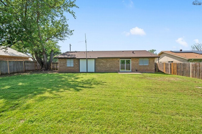 Building Photo - 5 Chanute Cir