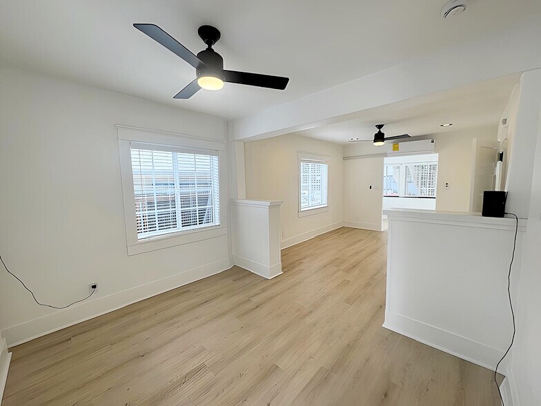 Building Photo - 657 Navy St