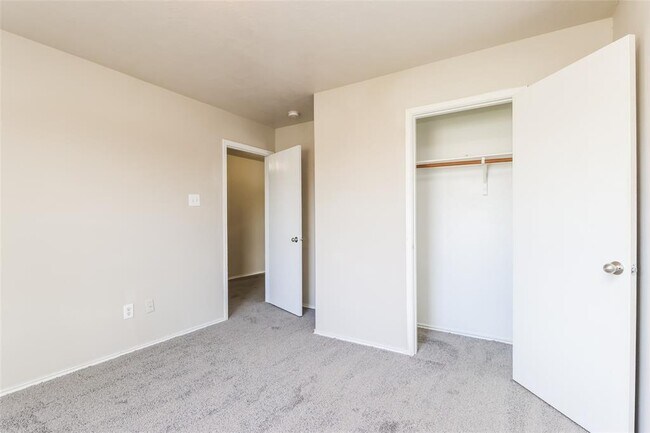 Building Photo - 21202 Linden House Ct