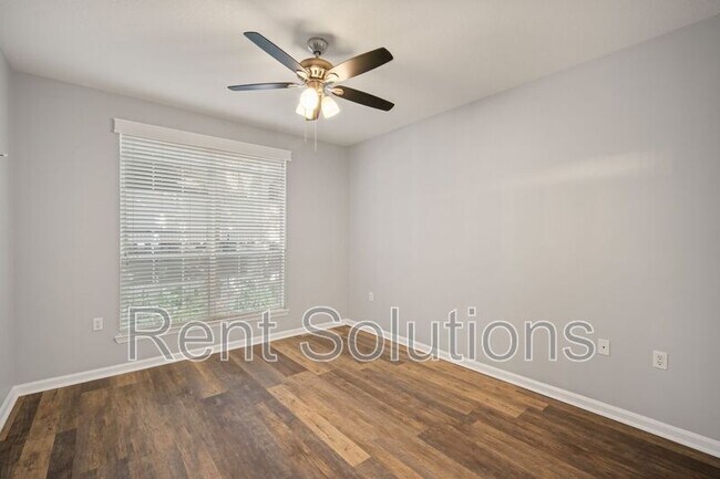 Building Photo - 5110 Bay Club Cir