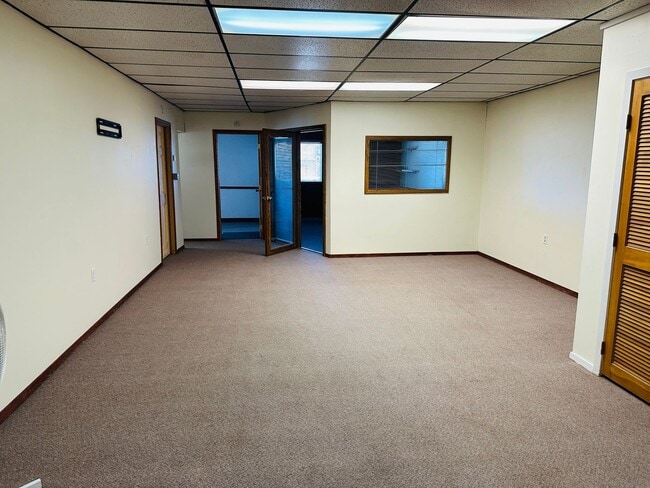 Building Photo - 210 Hallowell Ln