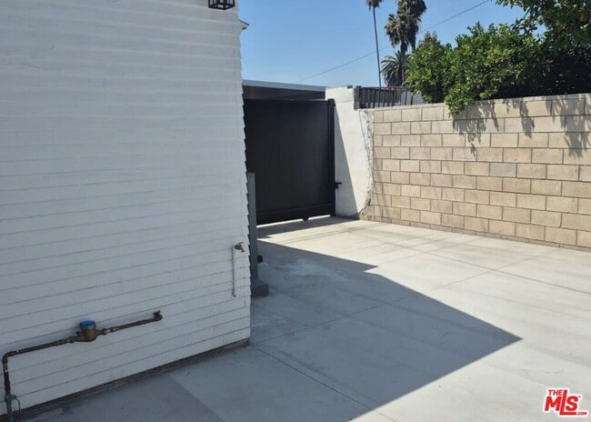 Building Photo - 3679 3rd Ave