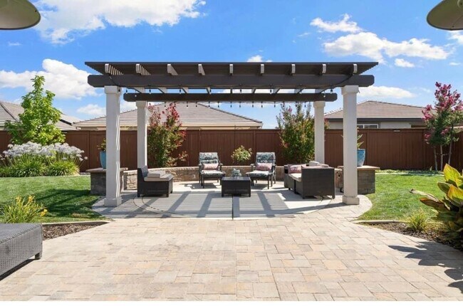 Building Photo - 2118 Iberian Ct