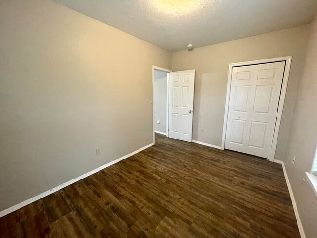 Building Photo - Charming 2-Bedroom Home Near Washington El...