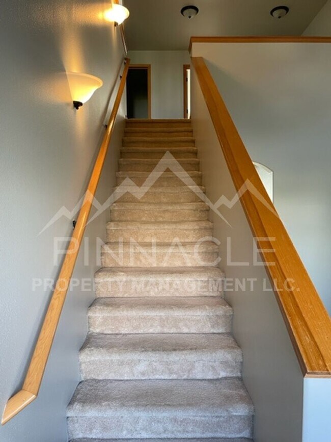 Building Photo - 1808 Clearview Dr