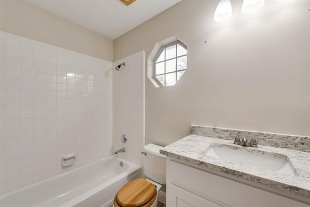 Building Photo - 3009 Larkspur Ct