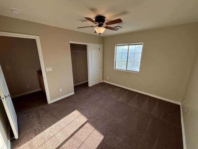 Building Photo - Spacious 4BED/3BATH Home Located in North ...