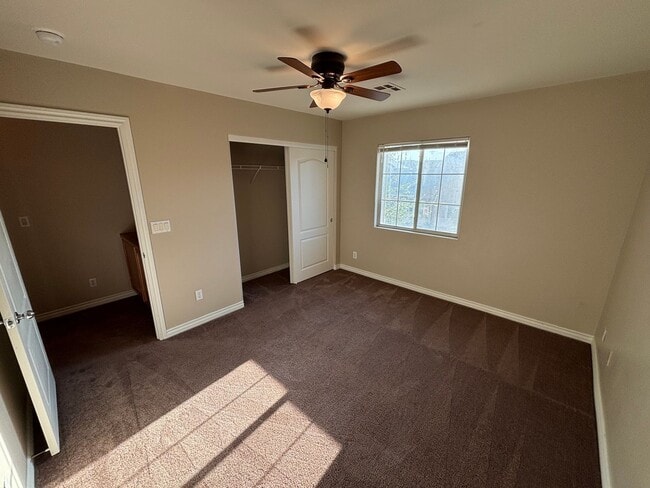 Building Photo - Spacious 4BED/3BATH Home Located in North Las Vegas Enjoy Rent-Free Holidays!