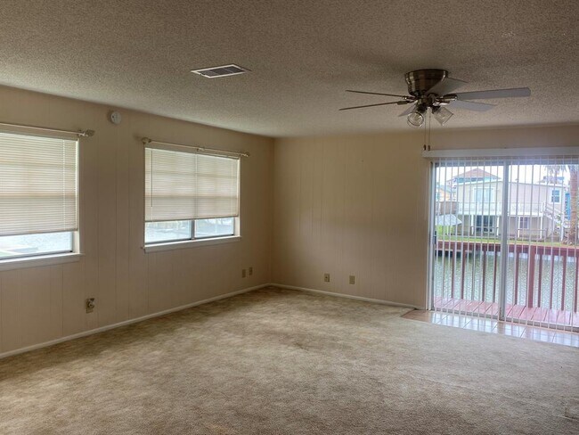 Building Photo - 60 Tarpon St