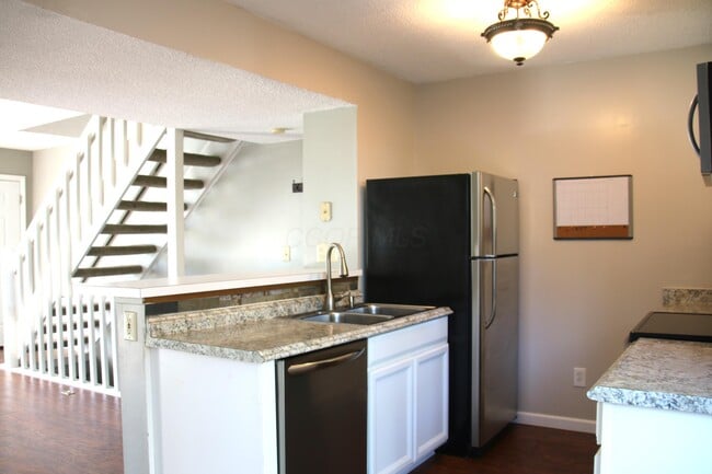 Building Photo - 4885 Stoneybrook Blvd