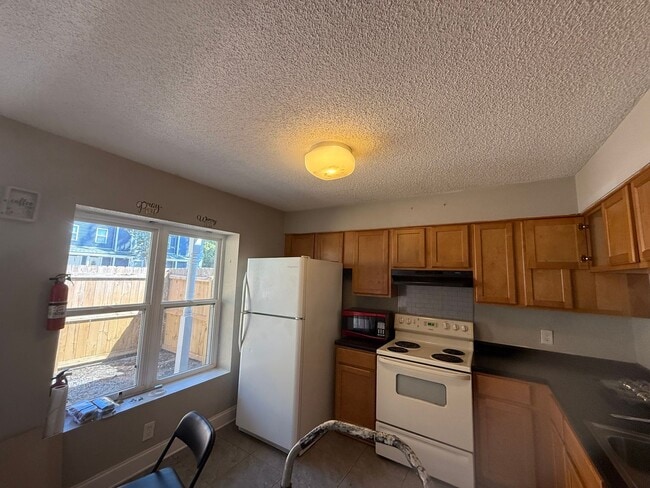Building Photo - Condo in Kingspoint