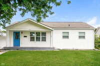 Building Photo - 124 Rose Ln