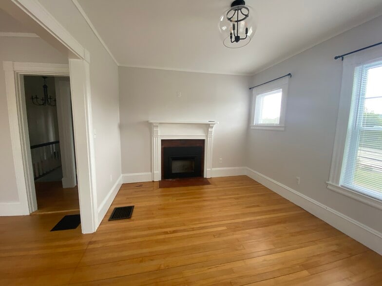 Building Photo - 71 Arsenal St