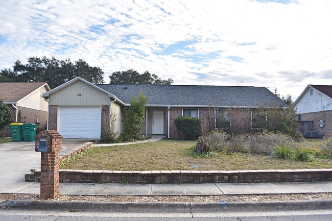 Building Photo - Four Bedroom Niceville Proper