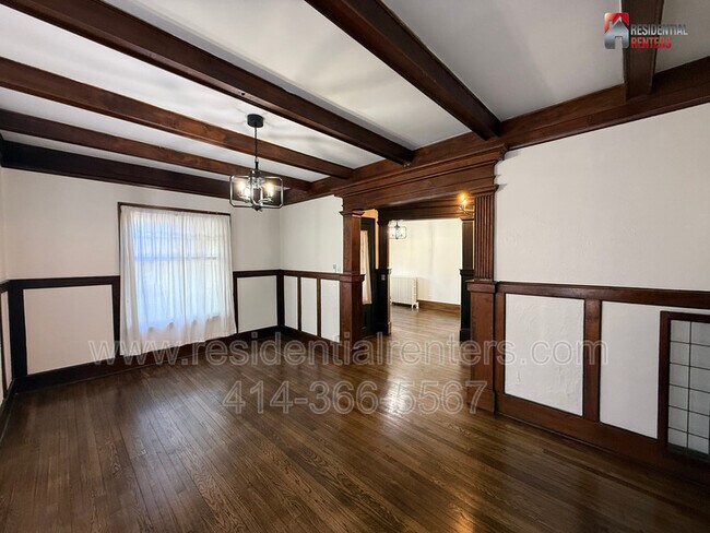 Building Photo - 1155 N 21st St