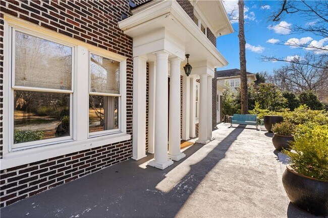 Building Photo - 979 Springdale Rd NE