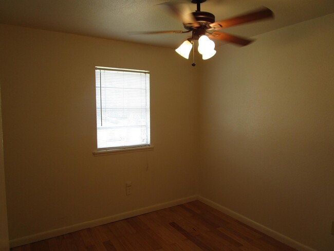 Building Photo - 1219 Lampkin St