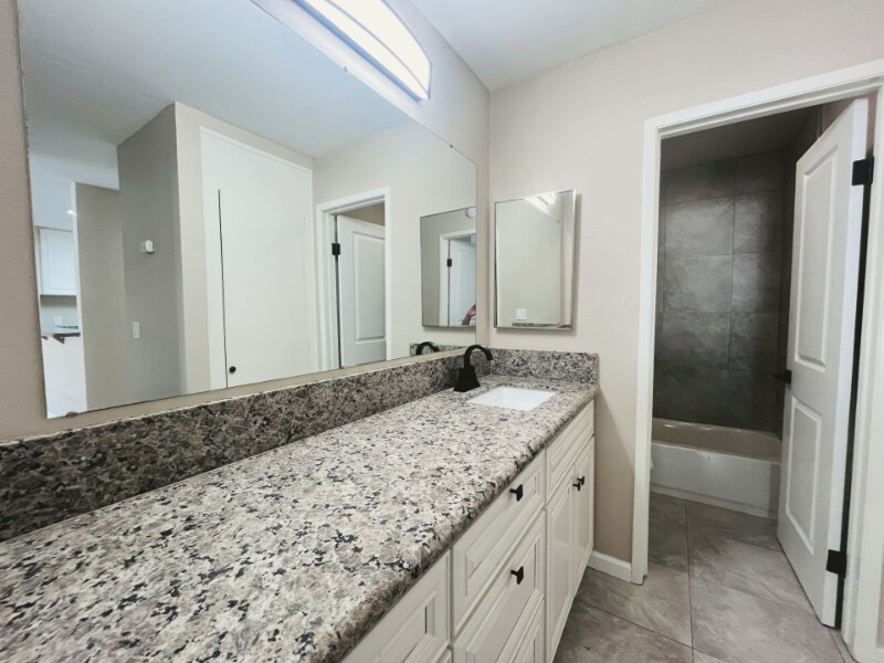 Building Photo - 3030 Suncrest Dr