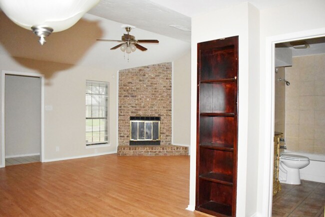 Building Photo - Adorable home in Euless!