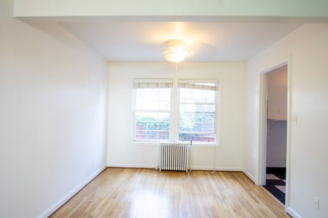 Building Photo - Fabulous Vintage 1-Bedroom Across the Street from Laurelhurst Park!