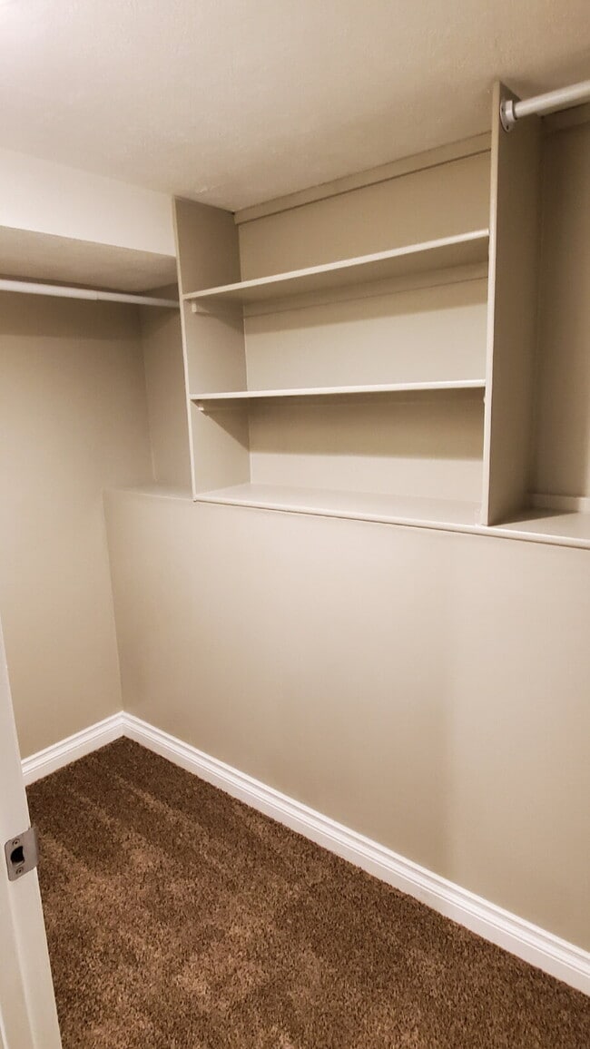 Building Photo - 2 room with private bath in a shared resid...