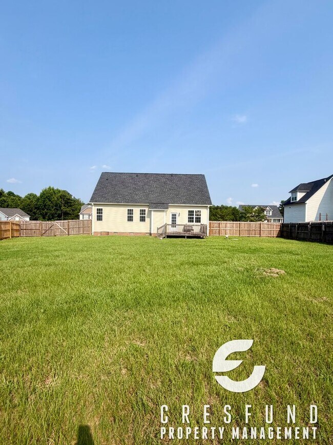 Building Photo - Spacious 3Br 2.5 Bath with Bonus room Fenced in yard