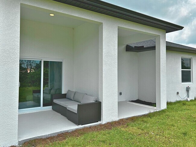 Building Photo - Modern Living Redefined: Luxury Duplexes i...