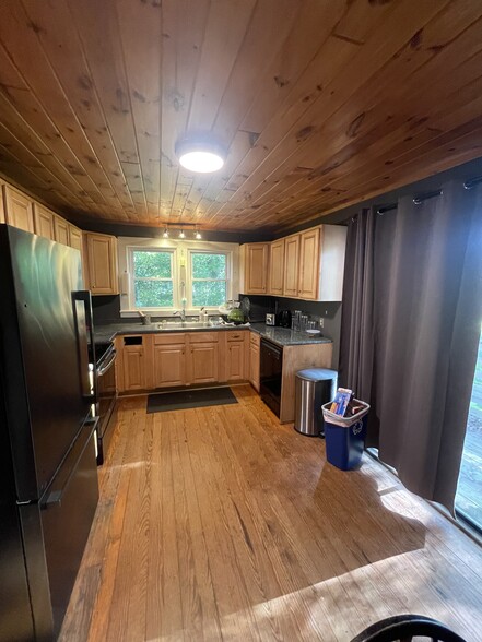 Building Photo - 204 Watauga Dr